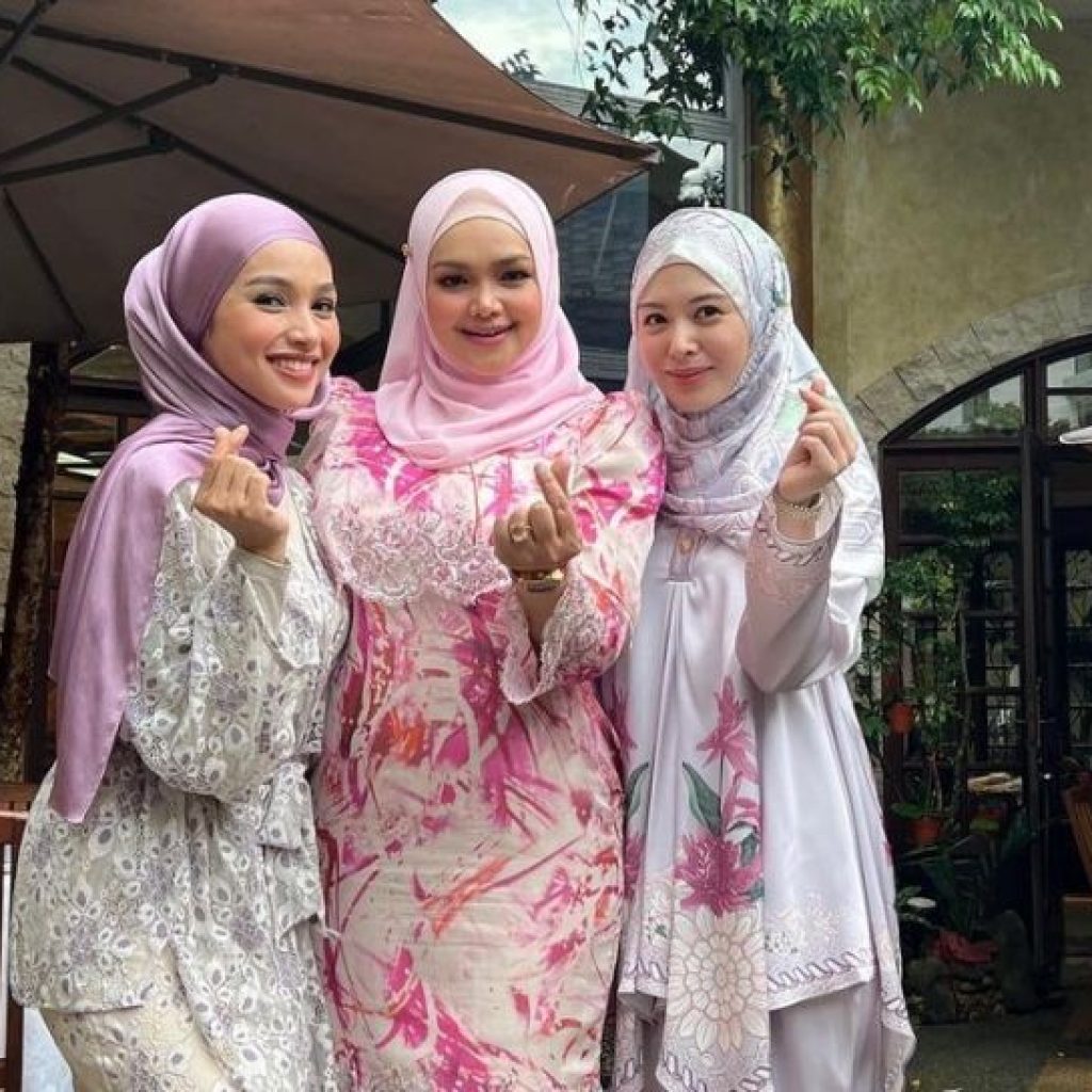 4 Seleb Korea Rayakan Idul Fitri, Ayana Jihye Moon Rayakan Lebaran Bareng Siti Nurhaliza dan Tya Arifin