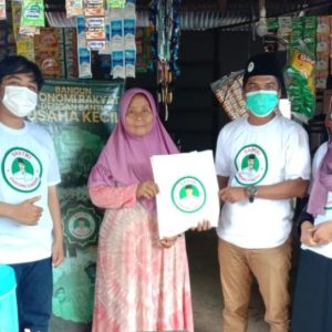 Bantu UMKM dengan Beri Modal dan Borong Dagangan, Ganjar Dapat Dukungan dari Santri di Kalbar