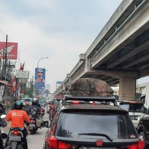 Kemacetan Kalimalang Trending di Twitter Gara-gara Macet, Warganet: Parkir Berjemaah