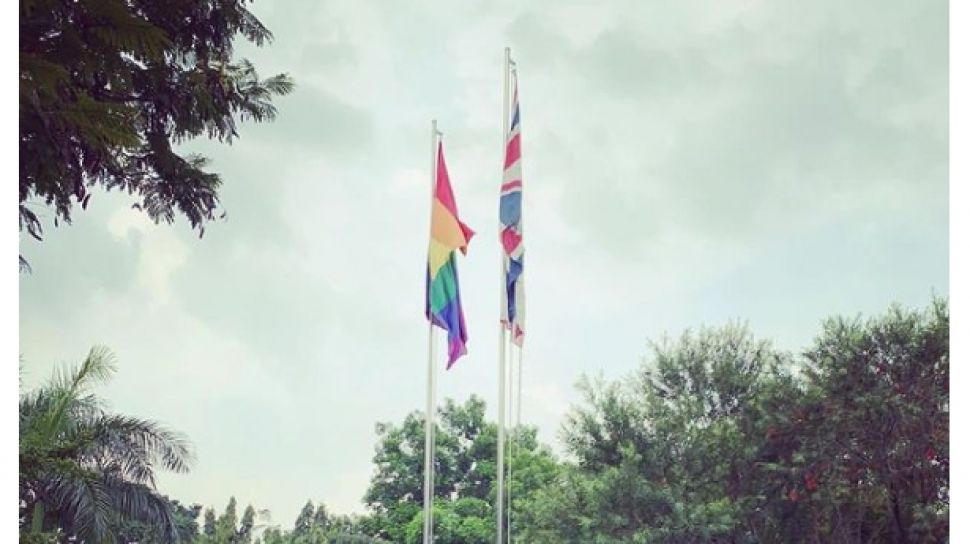 Kedubes Inggris Berhak Penuh Kibarkan Bendera LGBT