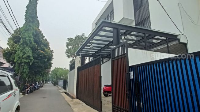 Rumah Nikita Mirzani di kawasan Pesanggrahan, Jakarta, Rabu (16/5/2022) [Generalvekalat.org/Rena Pangesti]