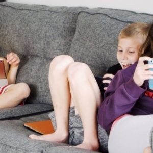 Mesti Tahu, Ini Pentingnya Pendampingan Orangtua Saat Anak Pakai Gadget