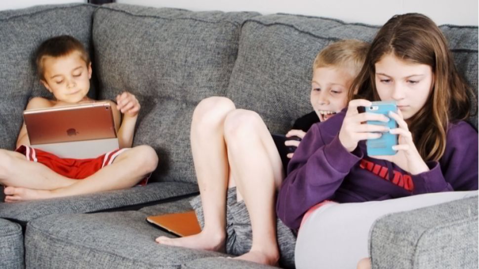 Mesti Tahu, Ini Pentingnya Pendampingan Orangtua Saat Anak Pakai Gadget
