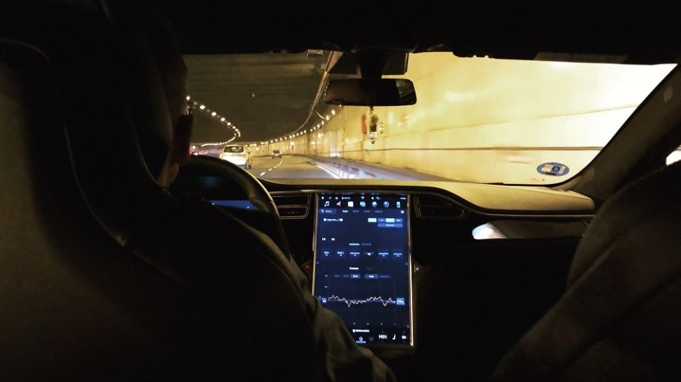 NHTSA Lakukan Penyelidikan, Kini Tunggu Penjelasan Tesla Tentang Kendala Fitur Autopilot