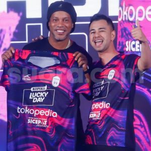 RANS Nusantara FC Luncurkan Jersey Baru Bareng Ronaldinho