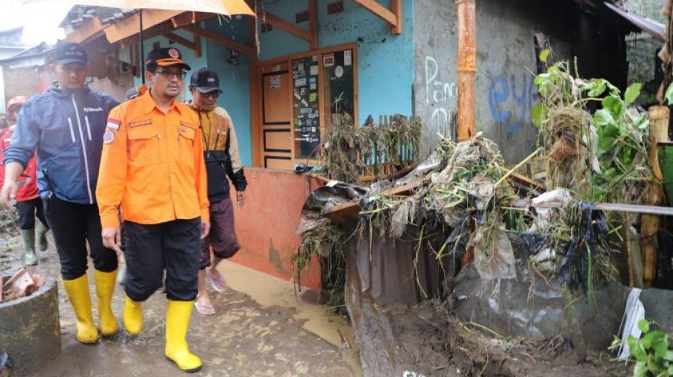 Usai Banjir Bandang Menerjang Garut, Pemkab Setempat Berlakukan Masa Tanggap Darurat Hingga Dua Minggu Mendatang