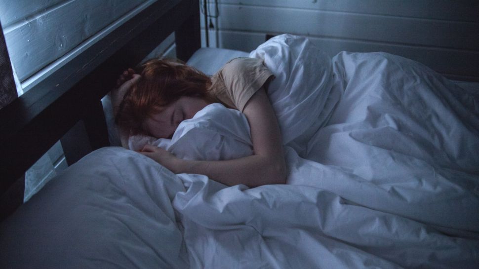 7 Manfaat Mematikan Lampu Ketika Tidur