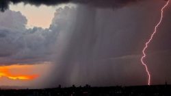 Potensi Hujan Petir Disertai Angin Kencang Terjadi Merata di Jabar